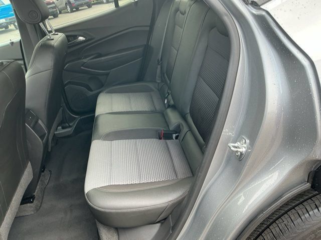 Used 2025 Chevrolet Trax LT FWD image 12