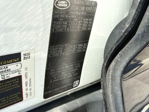 Used 2024 Land Rover Defender 130 X-Dynamic SE AWD/4WD image 21