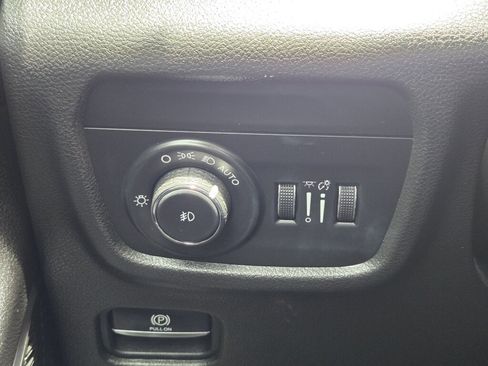 Used 2021 Jeep Grand Cherokee L Limited AWD/4WD image 18