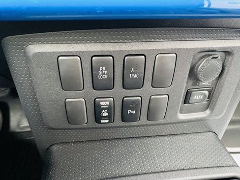 Used 2007 Toyota FJ Cruiser Base image 32