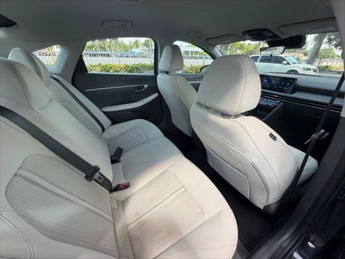 Used 2025 Hyundai Sonata SE FWD image 17