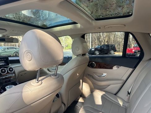 Used 2019 Mercedes-Benz GLC 300 4MATIC image 9