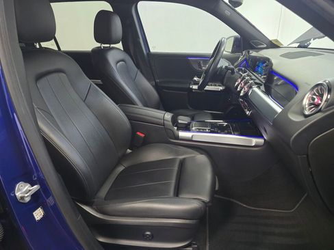 Used 2021 Mercedes-Benz GLB 250 4MATIC w/ Premium Package image 27