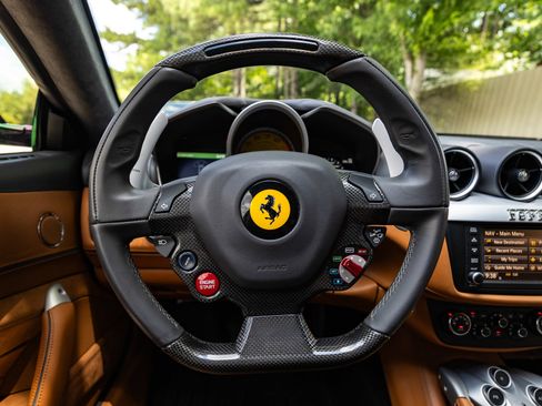 Used 2013 Ferrari FF image 25