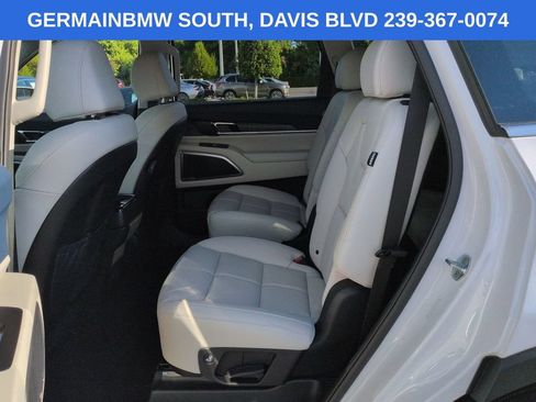 Used 2025 Kia Telluride EX w/ EX Captain's Chair Package AWD/4WD image 16