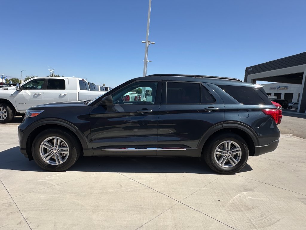 Used 2023 Ford Explorer XLT RWD image 3