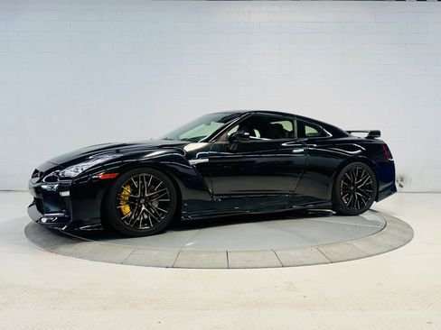 Used 2018 Nissan GT-R Premium AWD/4WD image 34