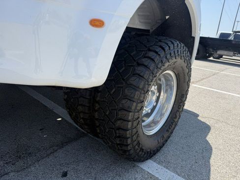Used 2018 Ford F350 Lariat w/ Chrome Package AWD/4WD image 14