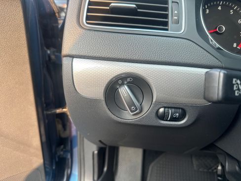 Used 2015 Volkswagen Jetta SE FWD image 19