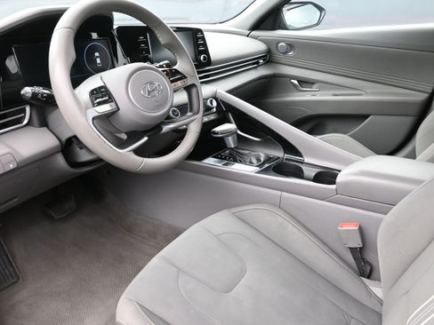 Used 2021 Hyundai Elantra SEL w/ Convenience Package image 10