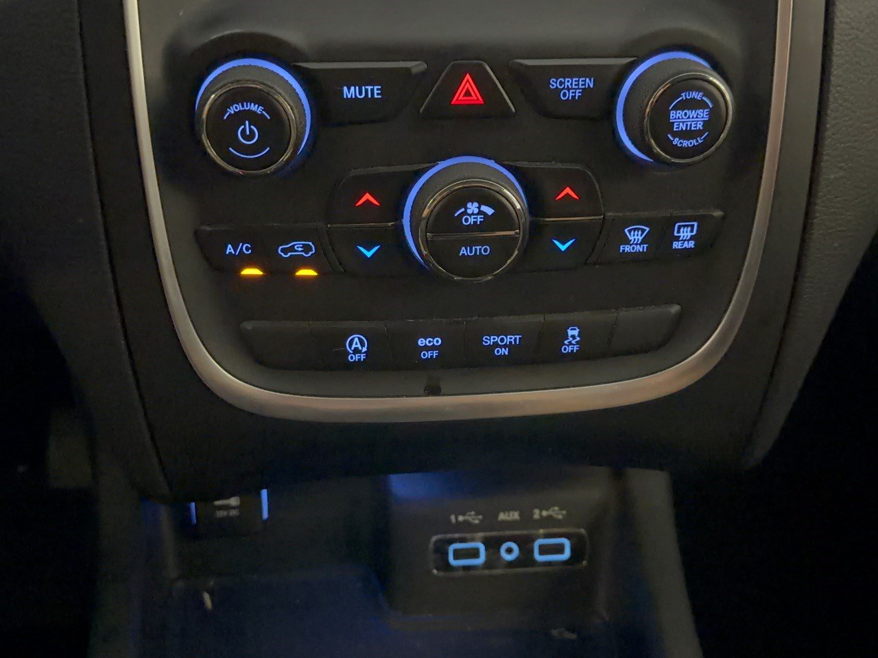 Used 2020 Dodge Durango SXT w/ 3rd Row Seating Group RWD image 22