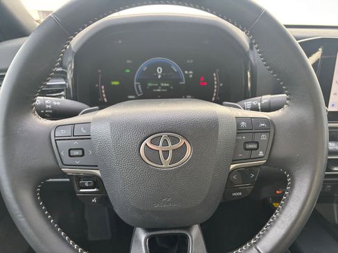 Used 2025 Toyota Camry SE image 25