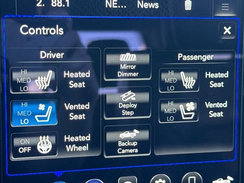 Used 2020 RAM 1500 Limited w/ Black Appearance Package AWD/4WD image 55