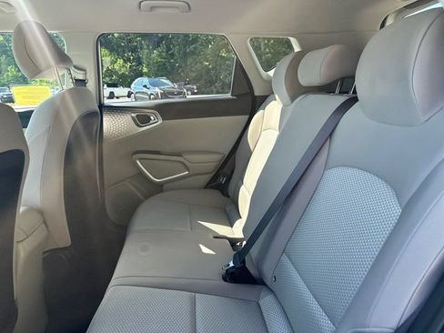 Used 2025 Kia Soul LX FWD image 17