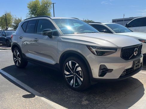 Used 2024 Volvo XC40 B5 Plus w/ Protection Package Premier AWD/4WD image 3