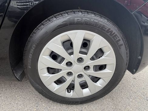 Used 2017 Hyundai Elantra GT image 15