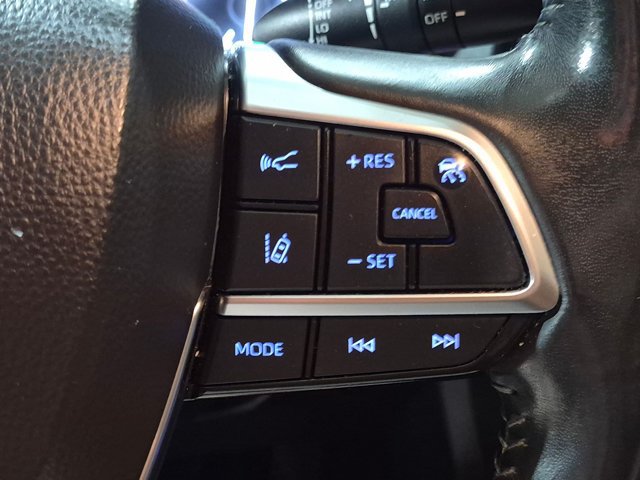 Used 2021 Toyota Highlander XLE FWD image 17