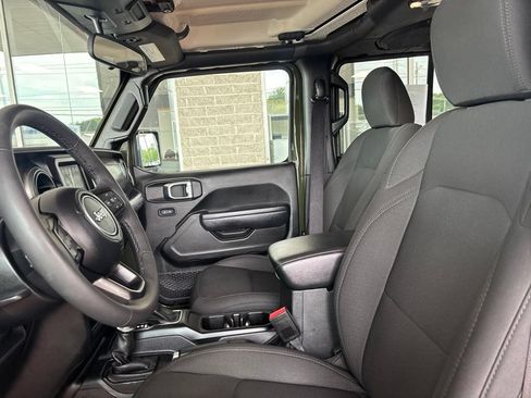 Used 2023 Jeep Wrangler Unlimited w/ Cold Weather Group AWD/4WD image 15