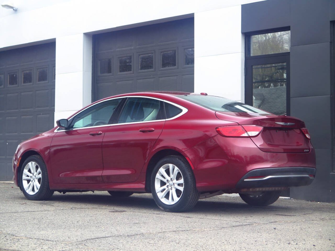 Used 2015 Chrysler 200 Limited w/ Convenience Group FWD image 3