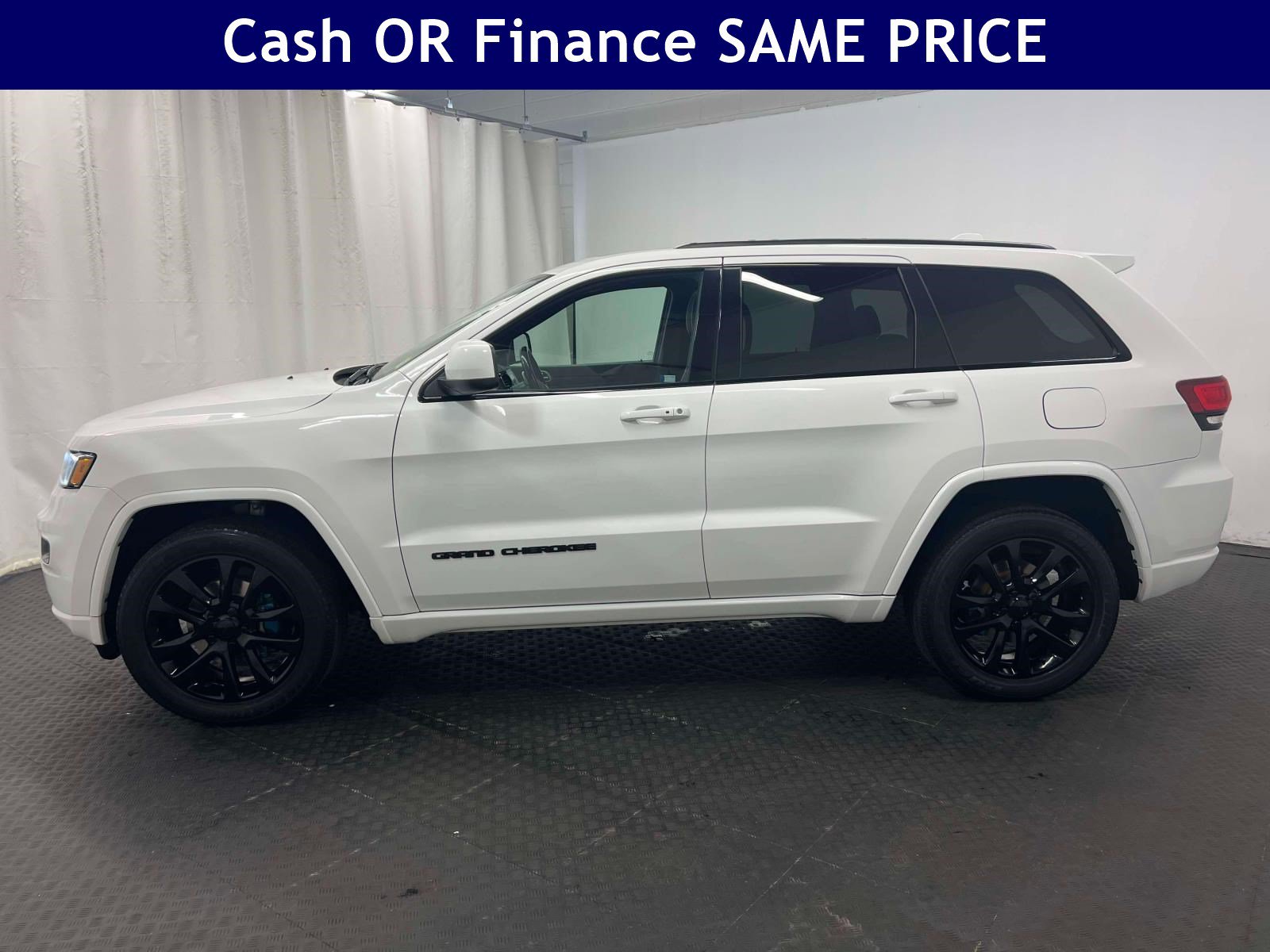 Certified 2020 Jeep Grand Cherokee Altitude AWD/4WD image 12