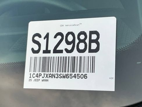 Used 2025 Jeep Wrangler Sport AWD/4WD image 27