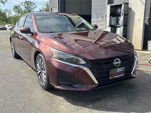 Used 2023 Nissan Altima 2.5 SV image 2