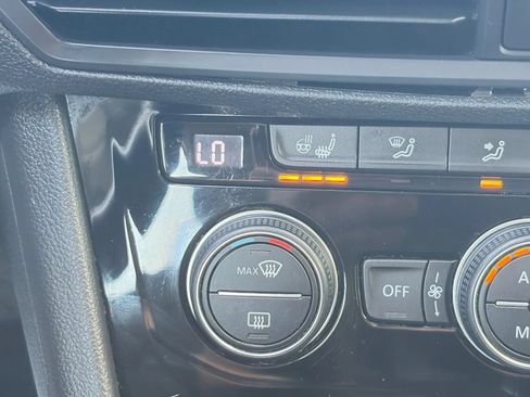 Used 2019 Volkswagen Jetta SE FWD image 24
