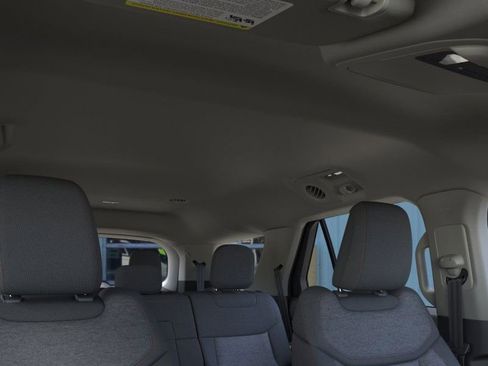 Used 2025 Ford Explorer Active image 22