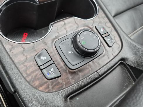 Used 2023 GMC Acadia Denali w/ Denali Ultimate Package AWD/4WD image 15