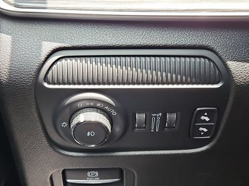 Used 2024 Jeep Wagoneer L Series II RWD image 19