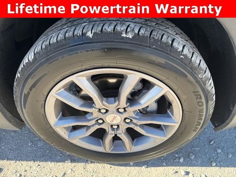 Used 2024 GMC Terrain SLT image 28