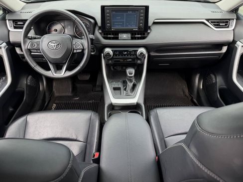 Used 2020 Toyota RAV4 XLE Premium FWD image 6