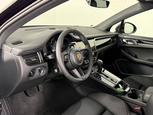 Certified 2026 Porsche Macan AWD/4WD image 4