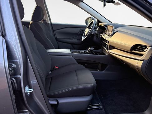 Used 2025 Nissan Rogue S image 24