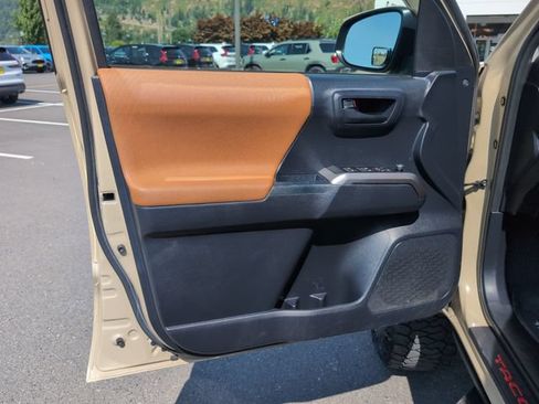 Used 2017 Toyota Tacoma SR5 w/ Tow Package AWD/4WD image 17