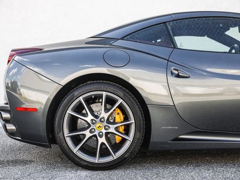 Used 2010 Ferrari California RWD image 2