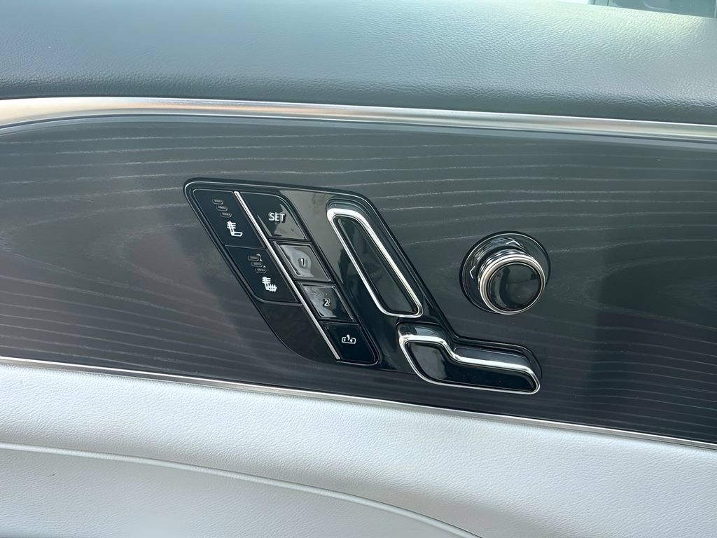 Used 2025 Cadillac Lyriq Luxury RWD image 20