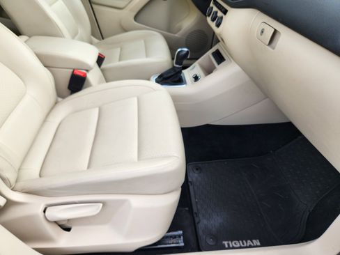 Used 2016 Volkswagen Tiguan S image 17