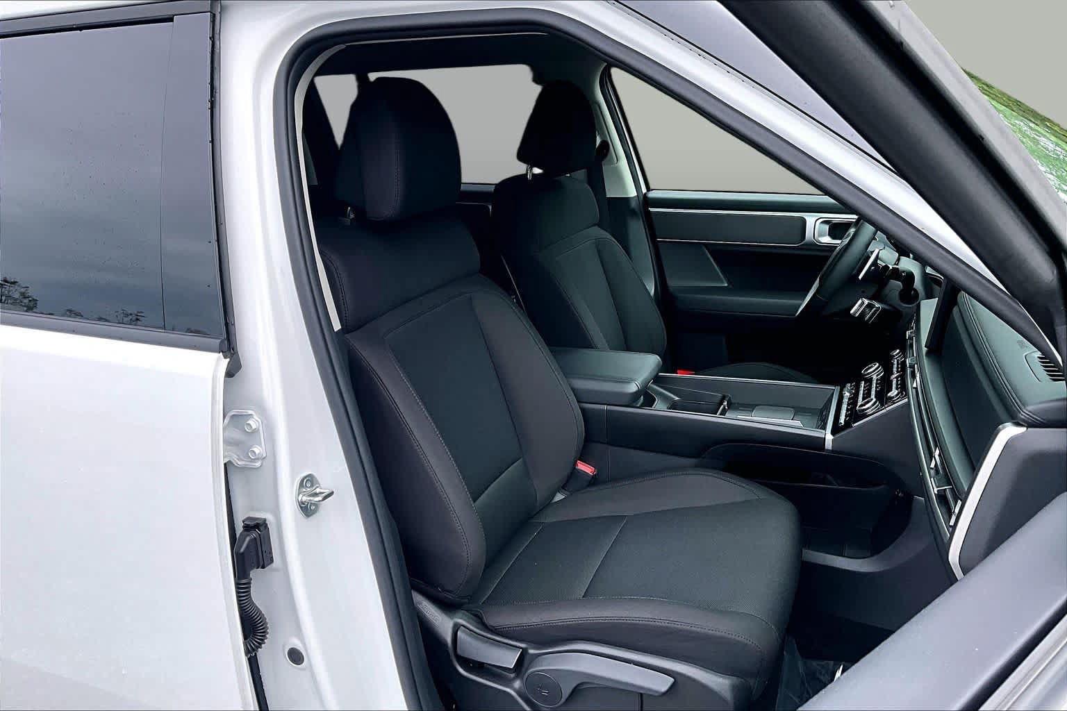 Used 2025 Hyundai Santa Fe SE AWD/4WD image 9