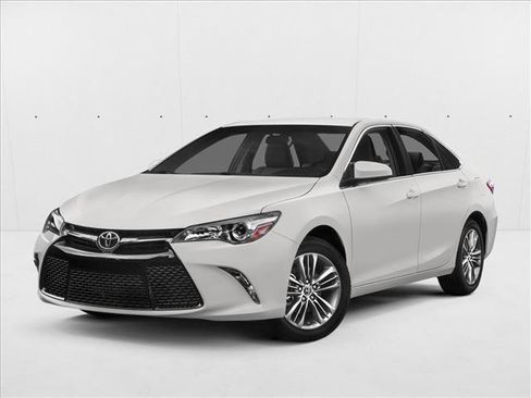 Used 2015 Toyota Camry SE w/ Moonroof Package FWD image 1