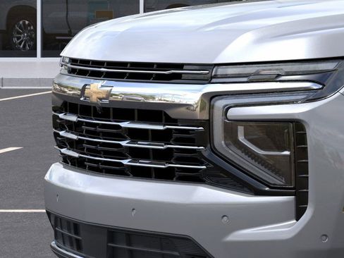 New 2026 Chevrolet Suburban LT image 13