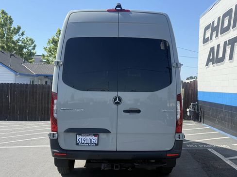 Used 2021 Mercedes-Benz Sprinter 2500 image 24