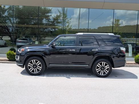 Used 2022 Toyota 4Runner Limited AWD/4WD image 2