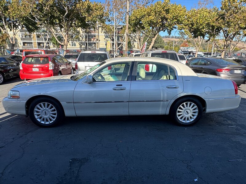 Used 2004 Lincoln Town Car Ultimate RWD image 8