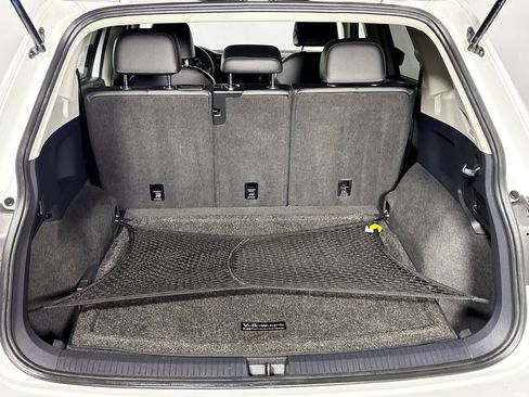 Used 2018 Volkswagen Tiguan SE w/ Panoramic Sunroof Package image 21