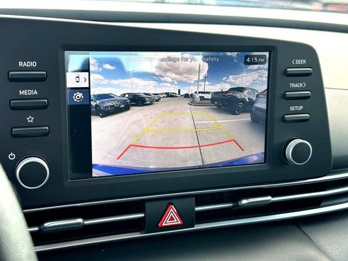 Used 2025 Hyundai Elantra SE FWD image 18