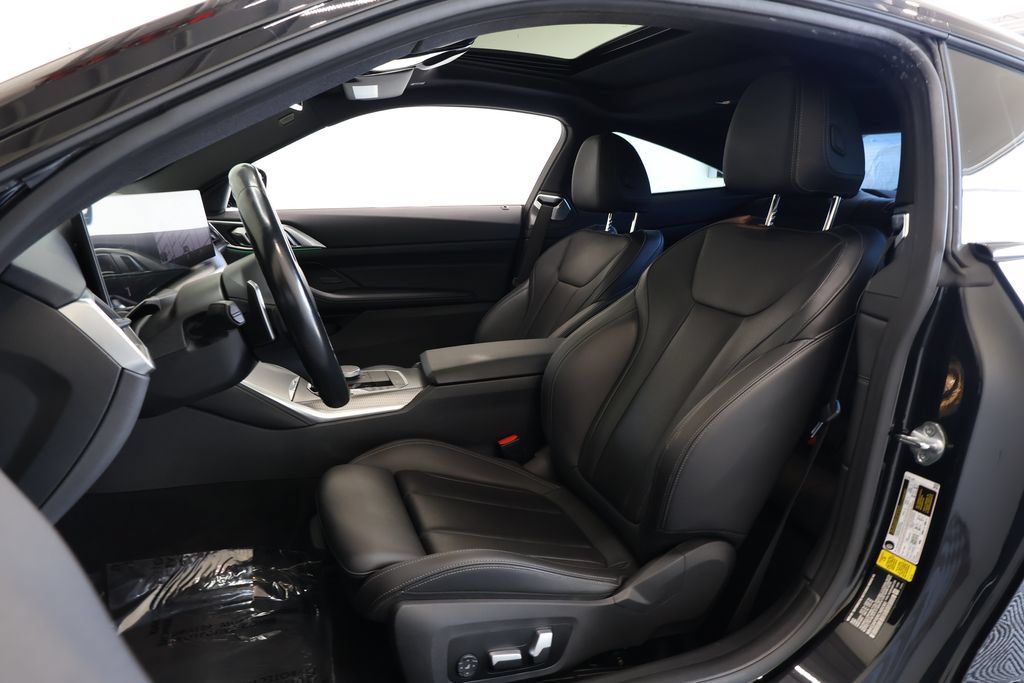 Used 2024 BMW 430i Coupe w/ M Sport Package RWD image 17