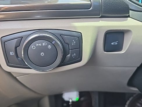 Used 2017 Ford Fusion SE FWD image 15