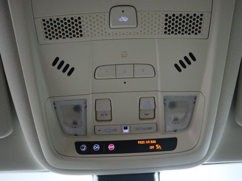 Used 2024 Cadillac XT6 Premium Luxury FWD image 36