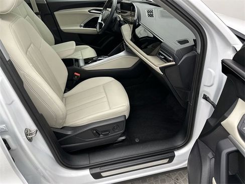 Certified 2025 Audi Q5 2.0T Premium w/ Convenience Package image 25